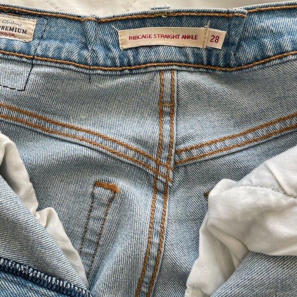 Levi's Ribcage Straight Ankle Jean - Size 28 - Picture 2 of 3